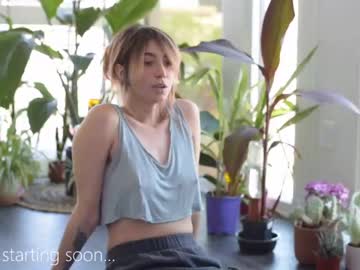 Naked cam girl lizmreow image #2188771