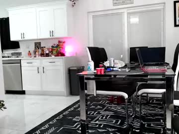 mistie_hightops naked cam