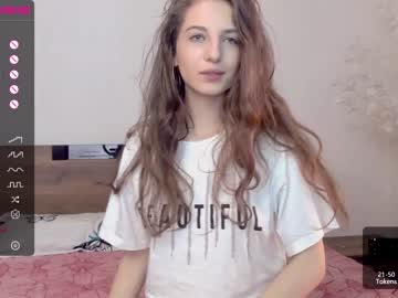 Naked cam girl maya20022 image #2062413
