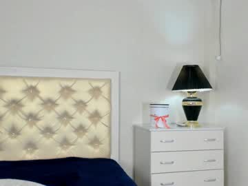 Naked cam girl kare_maya image #1090917