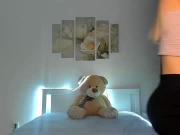 Naked cam girl holly____ image #3185137