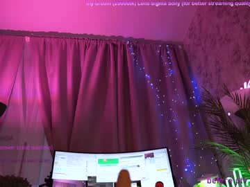 Naked cam girl kronniekray image #706941
