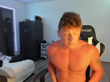 Naked cam couple cowsgomoo101 image #2592435