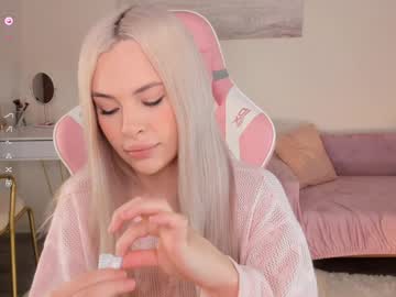lana_mazy naked cam