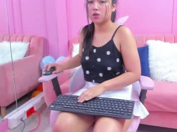 emelyy_carter naked cam