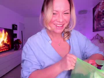 Naked cam girl kiradivine image #486327