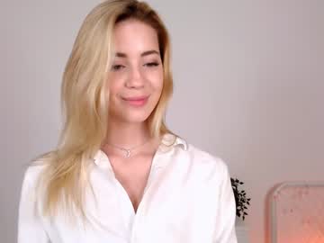 Naked cam girl emmi_rosee image #1382317