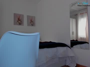 Naked cam girl annieguzman_ image #2873391