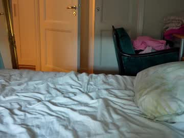 Naked cam girl ellaa91 image #2582707