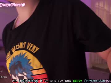 Naked cam girl evelynpiers image #2621730