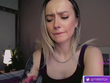 Naked cam girl _yvie_ image #3533866