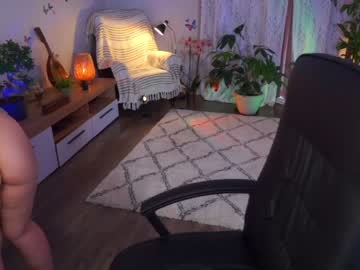 Naked cam girl juicyandthepussyblvd image #2707713