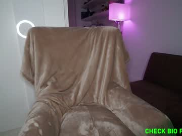 Naked cam girl laurabae_ image #1778948