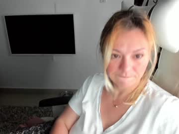 Naked cam girl kiradivine image #2311000