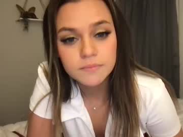 Naked cam girl shellylynn98 image #2771403