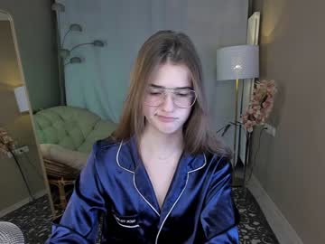 Naked cam girl zlata_luna image #528415