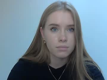 Naked cam girl bite_big_lips image #586247