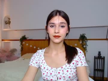 Naked cam girl li1lee_cherry image #2446369