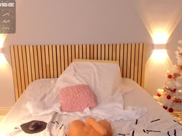 Naked cam girl little_effy18 image #3416385