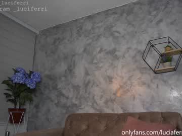 Naked cam girl lucia_ferri image #2313936