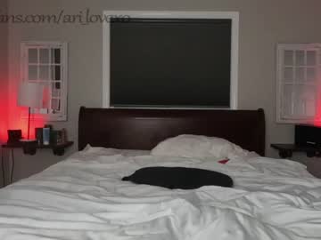 Naked cam couple ari_lovexo image #3803865