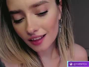 Naked cam girl _yvie_ image #3749564