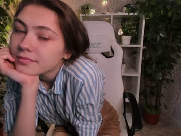 Naked cam girl little_mandy image #2071724