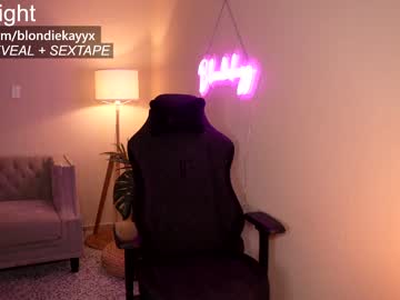 Naked cam girl blondiekayy image #2297739