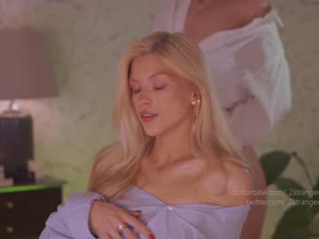 Naked cam girl _2strangers image #2420804