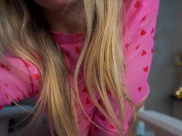 Naked cam girl xoxo_emma image #2041319