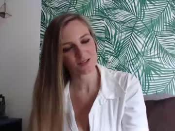 Naked cam girl glutenfreehulahoops image #1492036