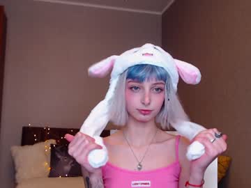 Naked cam girl lit1le_kitty_ image #820857