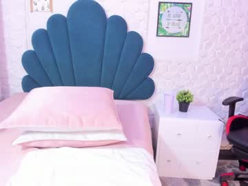 zoee_cute naked cam