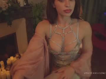 Naked cam girl lucieoude_ image #3181312