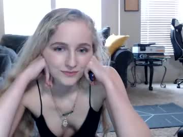 Naked cam girl peachezzs image #809405
