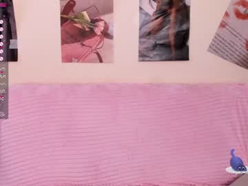 Naked cam girl emilia_me image #1698372