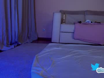 Naked cam girl hollyextra image #2984610