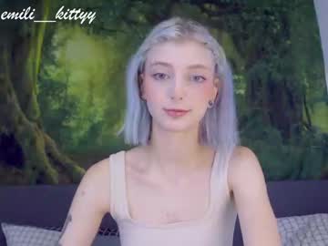 Naked cam girl lit1le_kitty_ image #2301065