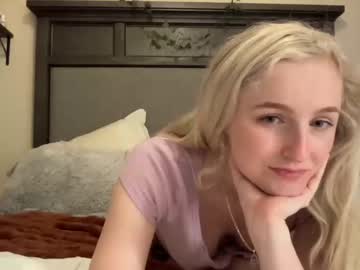 Naked cam girl peachezzs image #2771732