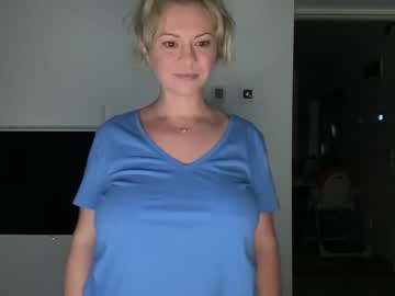 Naked cam girl kiradivine image #2683111