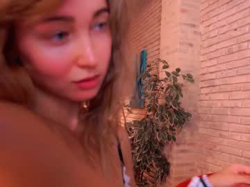 Naked cam girl olaya_del_mar image #2420943