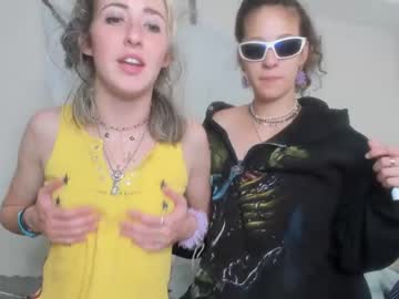 Naked cam couple itzthegirliez image #736023