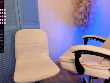 Naked cam girl emilia_me image #2181613