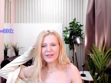 Naked cam girl alien_kitty_ellie image #2403860
