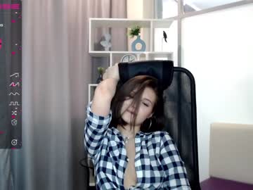 Naked cam girl lucky_lana image #1990929