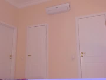 Naked cam girl naomi_25 image #2077601