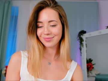 Naked cam girl emmi_rosee image #3785511