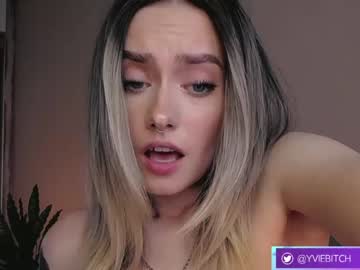 Naked cam girl _yvie_ image #3749162