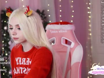 Naked cam girl holliwould_ image #3360670