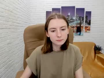 Naked cam girl kira_coy_ image #1884680